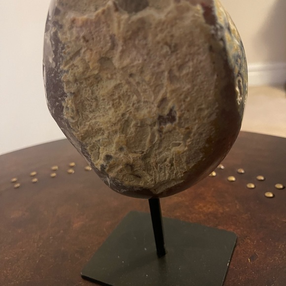 Premium Agate Geode Crystal Stone on stand - Picture 2 of 3